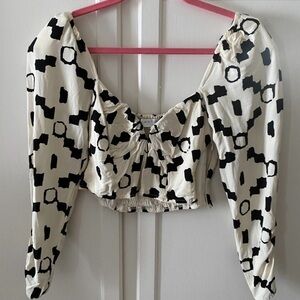 ASTR Black & White Printed Puff Sleeve Cropped Top